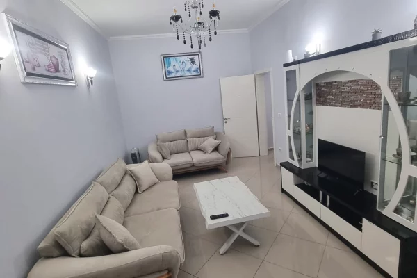Shtepi me qera 2+1 ne Tirane - 700 Euro