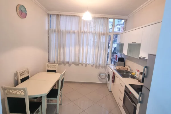Shtepi me qera Apartament ne Tirane, 2+1, Mobilimi E mobiluar, Pagesa 700  Euro.