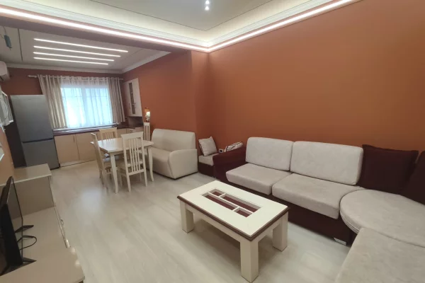 Shtepi me qera 2+1 ne Tirane - 80,000 Leke