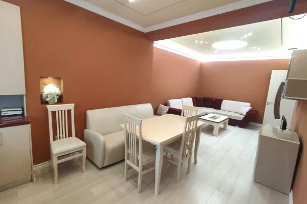 Shtepi me qera Apartament ne Tirane, 2+1, Mobilimi E mobiluar, Pagesa 80,000  Leke.