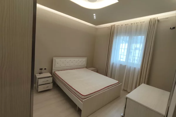 Shtepi me qera Apartament ne Tirane, 2+1, Mobilimi E mobiluar, Pagesa 80,000  Leke.