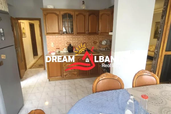 Shtepi me qera Apartament ne Tirane, 3+1, Mobilimi E mobiluar, Pagesa 75,000  Leke.