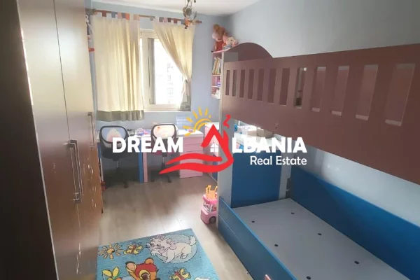 Shtepi me qera Apartament ne Tirane, 3+1, Mobilimi E mobiluar, Pagesa 75,000  Leke.