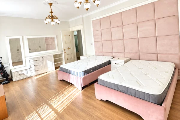 Shtepi me qera Apartament ne Tirane, 2+1, Mobilimi E mobiluar, Pagesa 80,000  Leke.