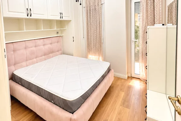 Shtepi me qera Apartament ne Tirane, 2+1, Mobilimi E mobiluar, Pagesa 80,000  Leke.