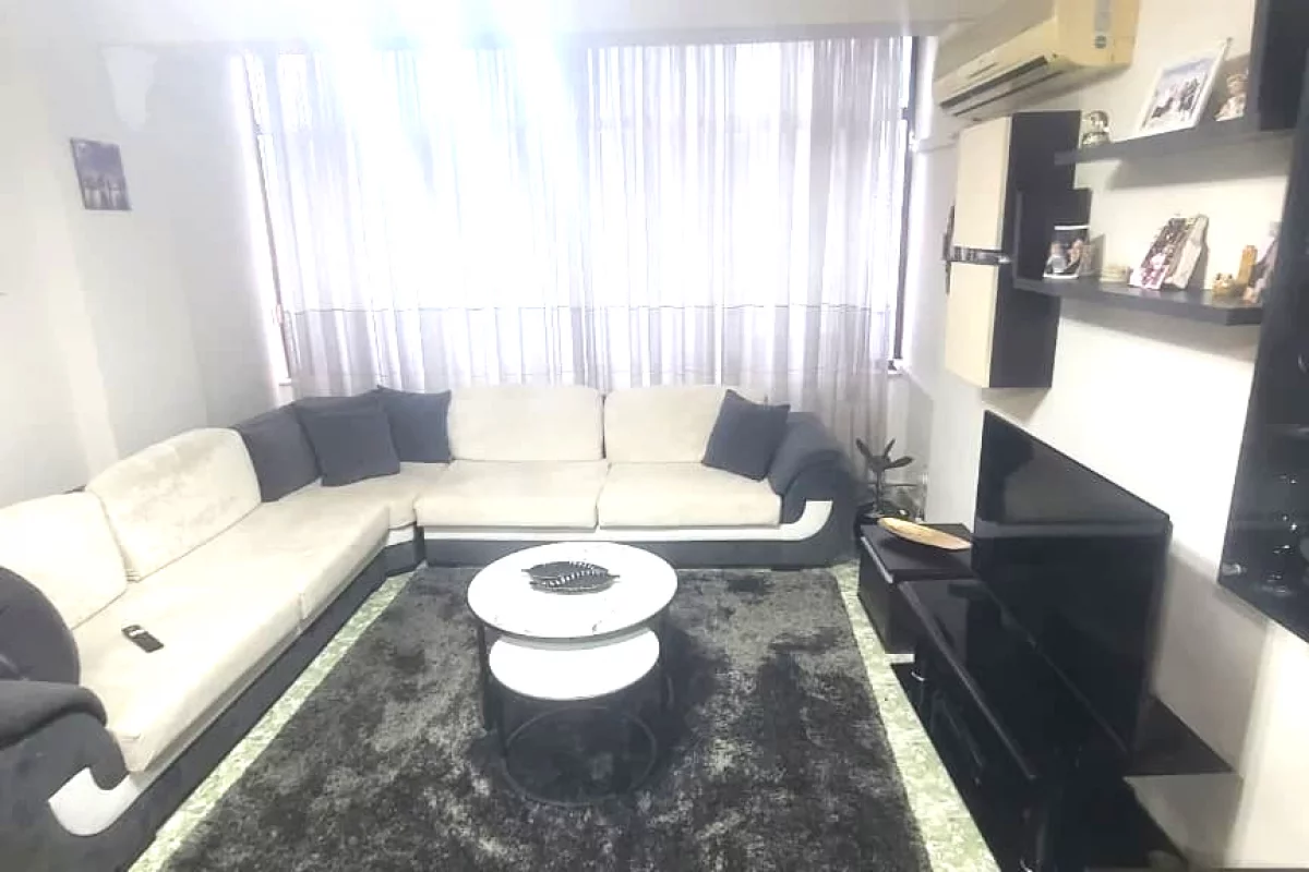Shtepi ne shitje Apartament ne Tirane, 2+1, Mobilimi E mobiluar, Pagesa 150,000  Euro.