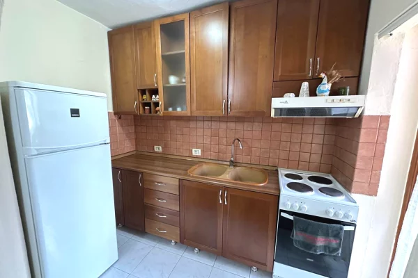 Shtepi ne shitje Apartament ne Tirane, 1+1, Mobilimi E mobiluar, Pagesa 15,500,000  Leke.