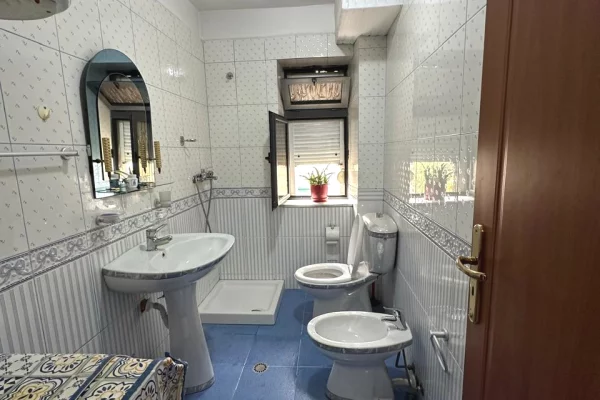 Shtepi ne shitje Apartament ne Tirane, 1+1, Mobilimi E mobiluar, Pagesa 15,500,000  Leke.