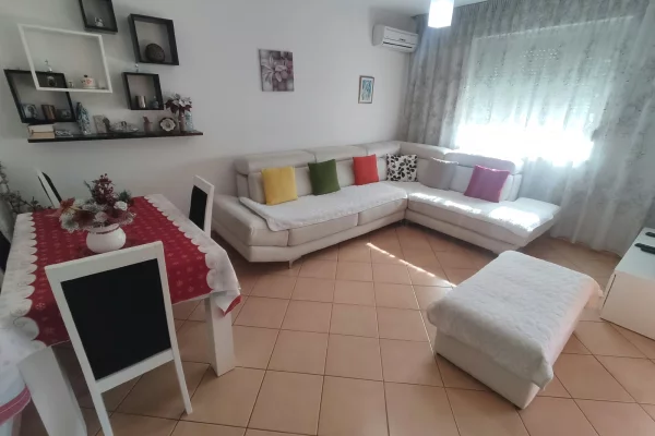 Shitet apartament 1+1 ne zonen e 21 Dhjetorit prane Kopshtit 26, Tirane.ID 5848