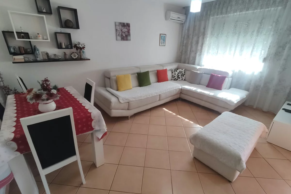 Appartamento in vendita a Tirana 1+1, Arredato