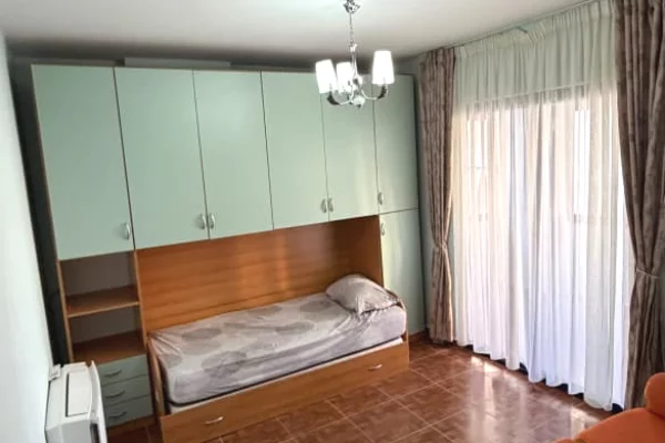 Shtepi me qera Apartament ne Tirane, 2+1, Mobilimi E mobiluar, Pagesa 60,000  Leke.