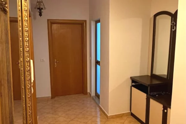 Shtepi me qera Apartament ne Tirane, 2+1, Mobilimi E mobiluar, Pagesa 60,000  Leke.