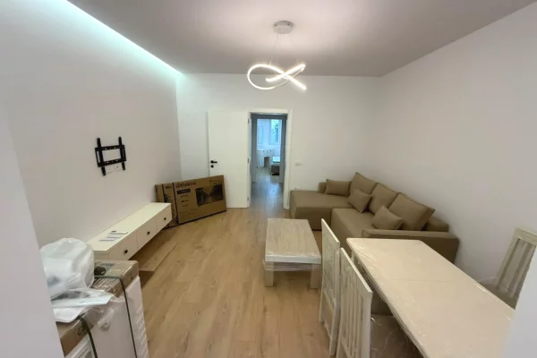 Shtepi ne shitje Apartament ne Tirane, 1+1, Mobilimi E mobiluar, Pagesa 135,000  Euro.