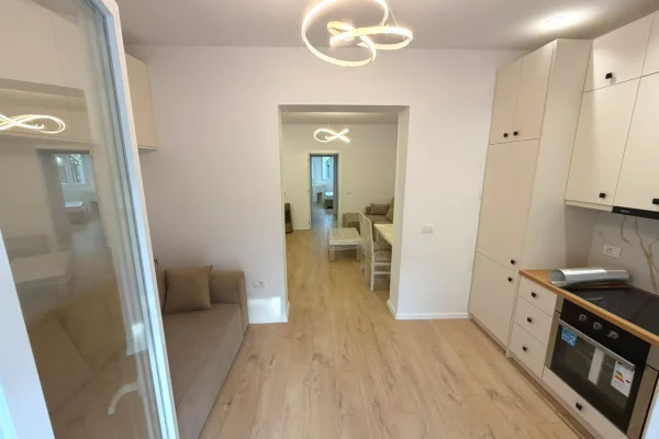 Shtepi ne shitje Apartament ne Tirane, 1+1, Mobilimi E mobiluar, Pagesa 135,000  Euro.