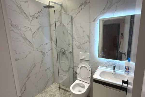 Shtepi ne shitje Apartament ne Tirane, 1+1, Mobilimi E mobiluar, Pagesa 135,000  Euro.