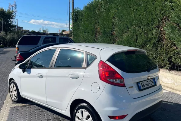 Auto in Vendita a Durazzo - 3,800 Euro