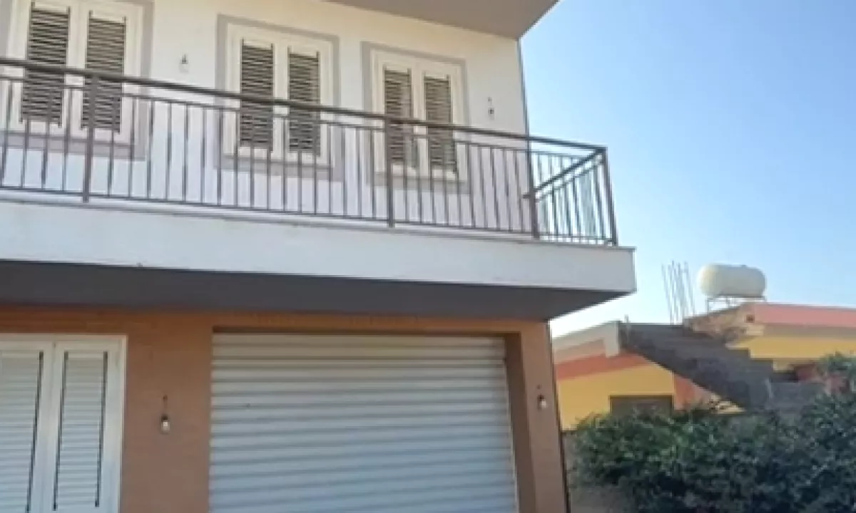 Shtepi ne shitje Shtepi Private ne Durres, 4+1, Mobilimi E mobiluar, Pagesa 200,000  Euro.