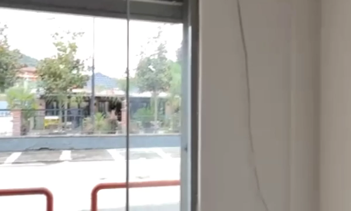 Jepet dyqan me qera.