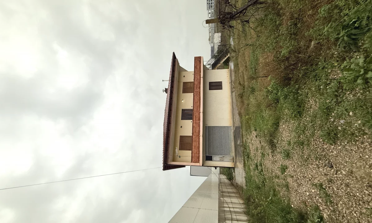 Shtepi ne shitje Vila Luksoze ne Durres, 3+1, Mobilimi E mobiluar, Pagesa 140,000  Euro.