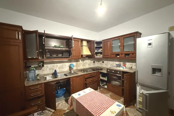 Shtepi ne shitje Vila Luksoze ne Durres, 3+1, Mobilimi E mobiluar, Pagesa 140,000  Euro.