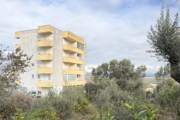 Truall ose Toke ne Kavaje - 120,000 Euro