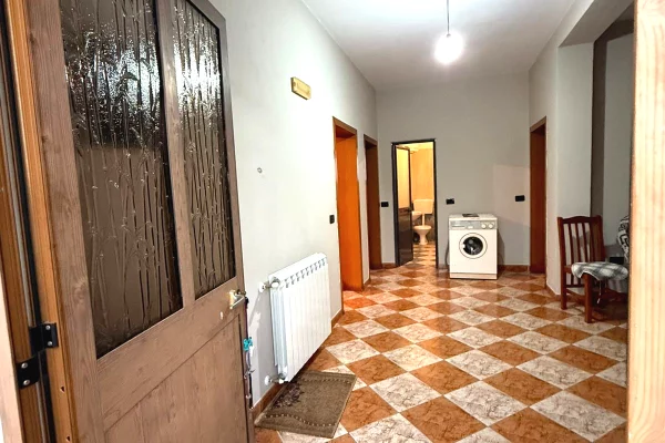 Shtepi ne shitje Duplex(shtepi me 2 kate) ne Durres, 2+1, Mobilimi E mobiluar, Pagesa 140,000  Euro.