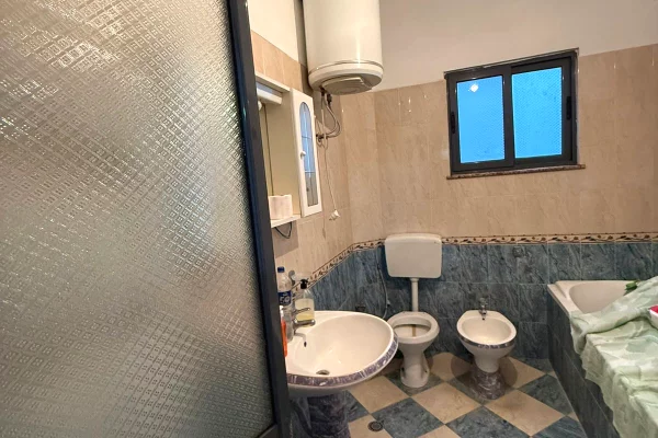Shtepi ne shitje Duplex(shtepi me 2 kate) ne Durres, 2+1, Mobilimi E mobiluar, Pagesa 140,000  Euro.