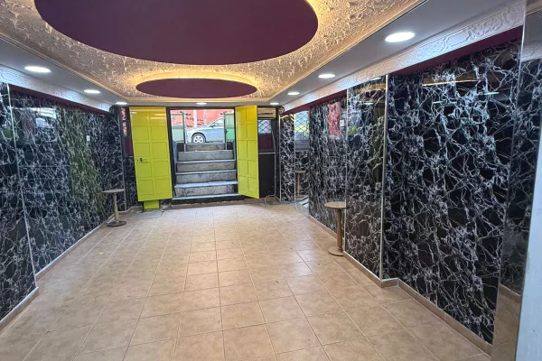 Ambiente Commerciale in Vendita 1+1 a Durazzo - 57,000 Euro