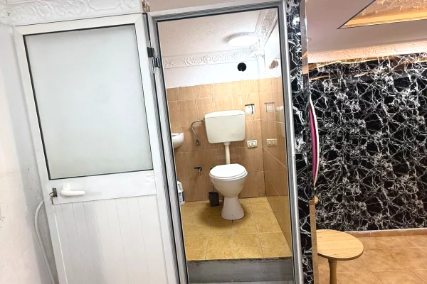 Ambiente Commerciale in Vendita 1+1 a Durazzo - 57,000 Euro