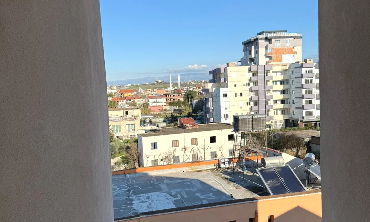 Shtepi ne shitje Apartament ne Durres, 2+1, Mobilimi E mobiluar, Pagesa 125,000  Euro.