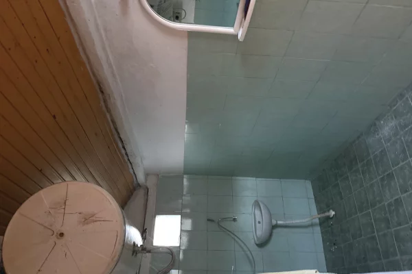 Shtepi ne shitje Shtepi Private ne Durres, 3+1, Mobilimi Pjeserisht e mobiluar, Pagesa 50,000  Euro.