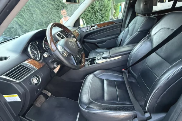 Makina ne shitje ne Tirane - 9,000 Euro