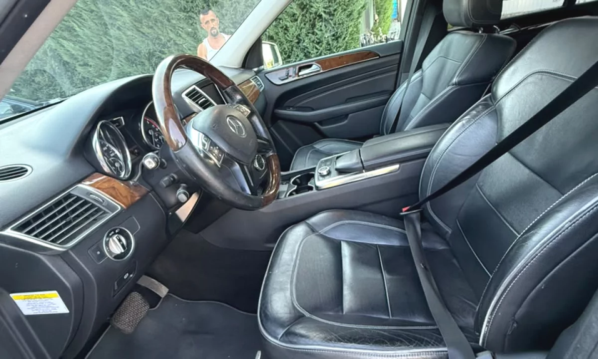 Makina ne shitje ne Tirane, Mercedes-Benz, 2013 Diesel,Kambio Automatik Pagesa 9,000  Euro.