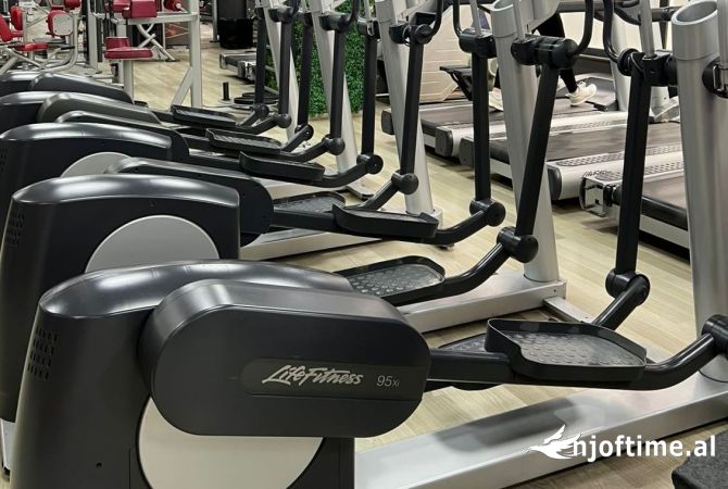 Ambiente Commerciale in Vendita 1+1 a Tirana - 1,000 Euro