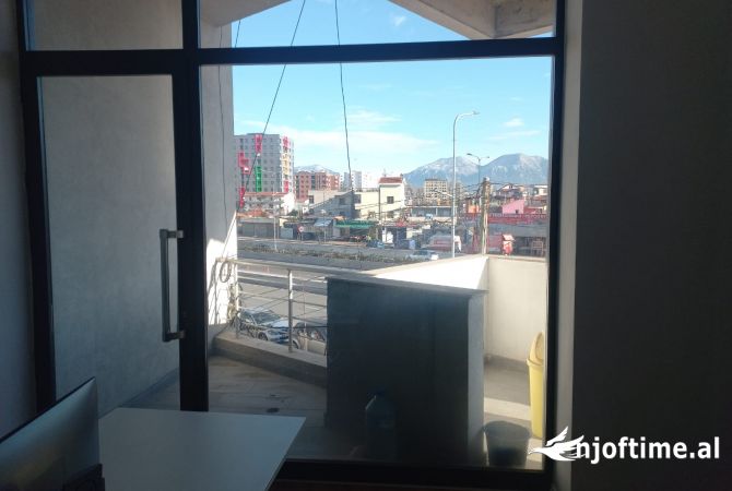 Ambiente Commerciale in Affitto 1+1 a Tirana - 20,000 Leke