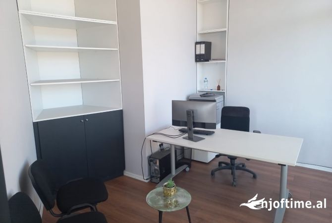 Ambiente Commerciale in Affitto 1+1 a Tirana - 20,000 Leke