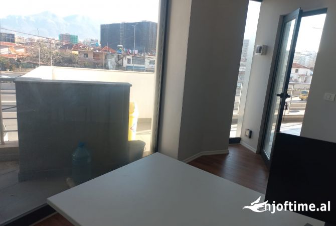 Ambiente Commerciale in Affitto 1+1 a Tirana - 20,000 Leke