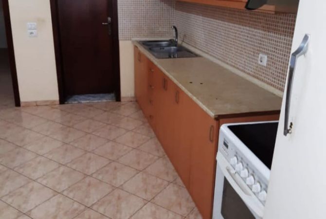 APARTAMENT 1+1. 30000 LEKE.ISH TREGU ELEKTRIK.BAR ITS OK