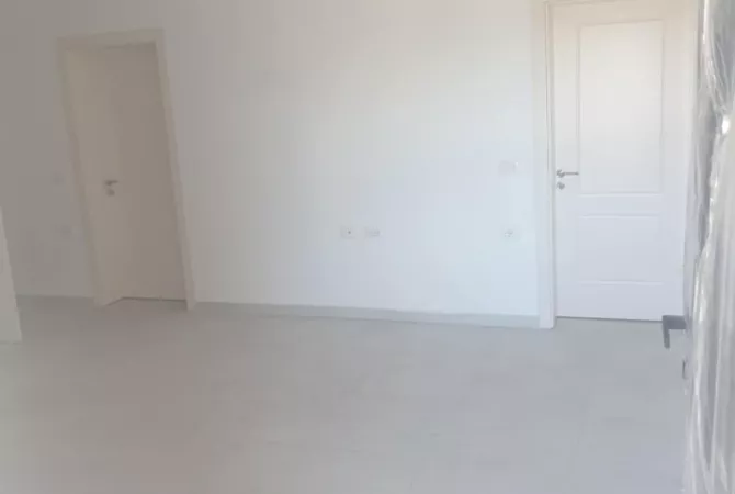 Shtepi me qera Apartament ne Tirane, 2+1, Mobilimi Pjeserisht e mobiluar, Pagesa 35,000  Leke.