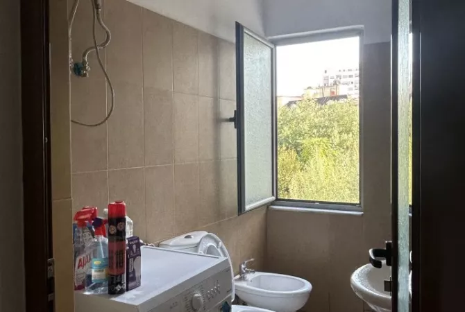 Shtepi me qera Apartament ne Tirane, 1+1, Mobilimi E mobiluar, Pagesa 380  Euro.