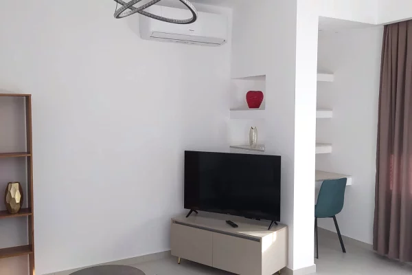 Shtepi me qera Apartament ne Tirane, 3+1, Mobilimi E mobiluar, Pagesa 50,000  Leke.