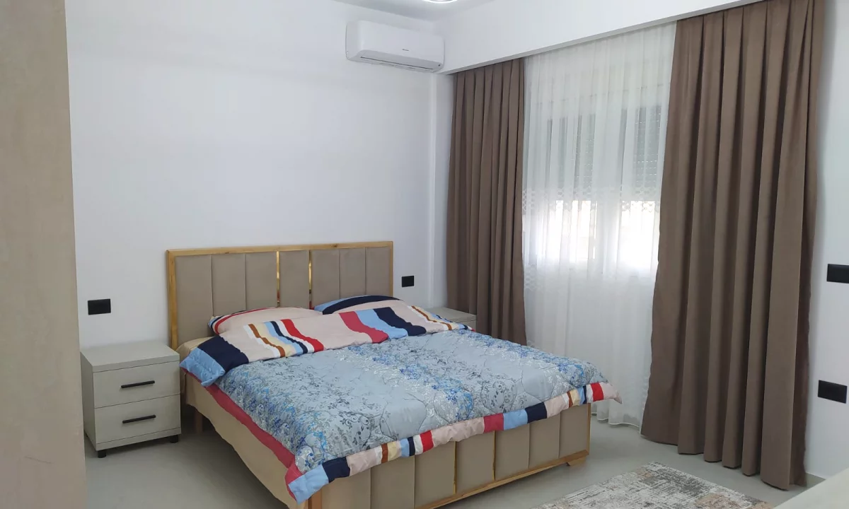 Shtepi me qera Apartament ne Tirane, 3+1, Mobilimi E mobiluar, Pagesa 50,000  Leke.