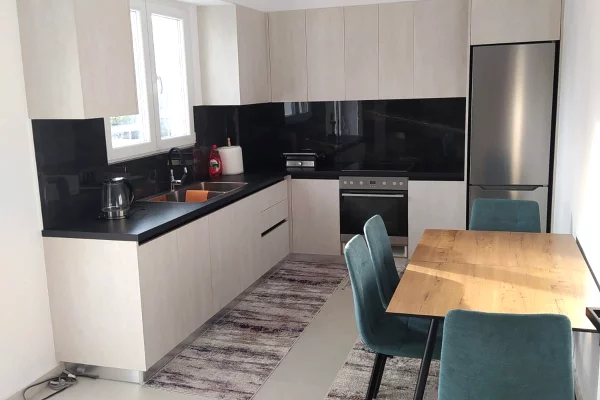 Shtepi me qera Apartament ne Tirane, 3+1, Mobilimi E mobiluar, Pagesa 50,000  Leke.