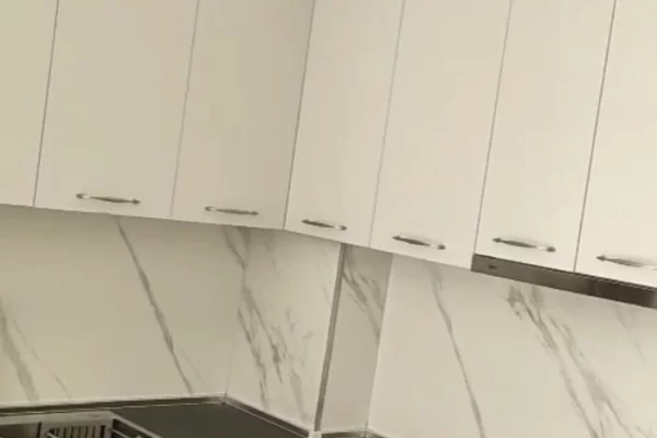 APARTAMENT 1+1. 45000 LEKE.RRUGA 5 MAJI