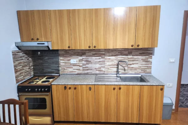 Shtepi me qera 2+1 ne Tirane - 40,000 Leke