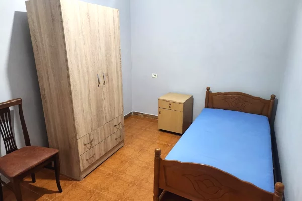 Shtepi me qera Apartament ne Tirane, 2+1, Mobilimi E mobiluar, Pagesa 40,000  Leke.