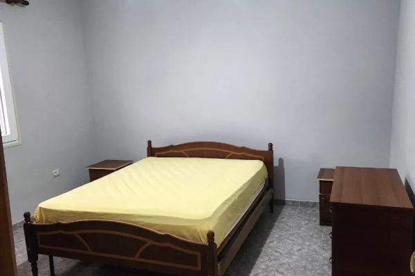 Shtepi me qera Apartament ne Tirane, 2+1, Mobilimi E mobiluar, Pagesa 40,000  Leke.