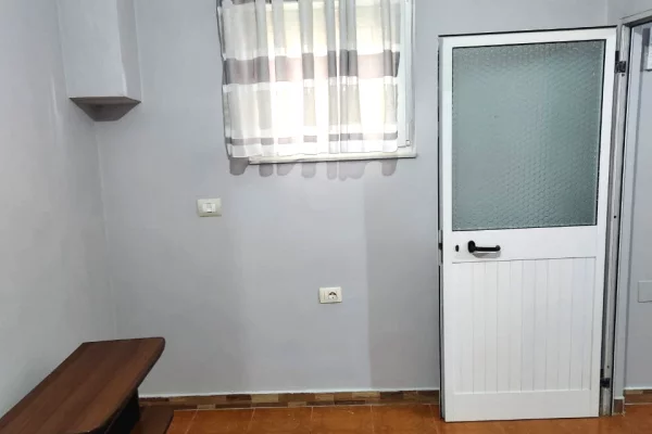 Shtepi me qera Apartament ne Tirane, 2+1, Mobilimi E mobiluar, Pagesa 40,000  Leke.