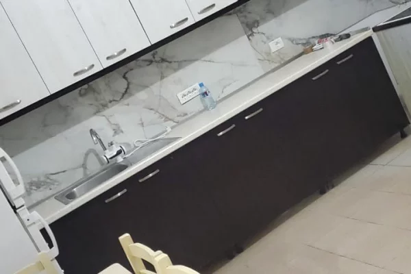 APARTAMENT 1+1. 38000 LEKE.ISH PARKU I AUTOBUZAVE,PRANE REPORT TV