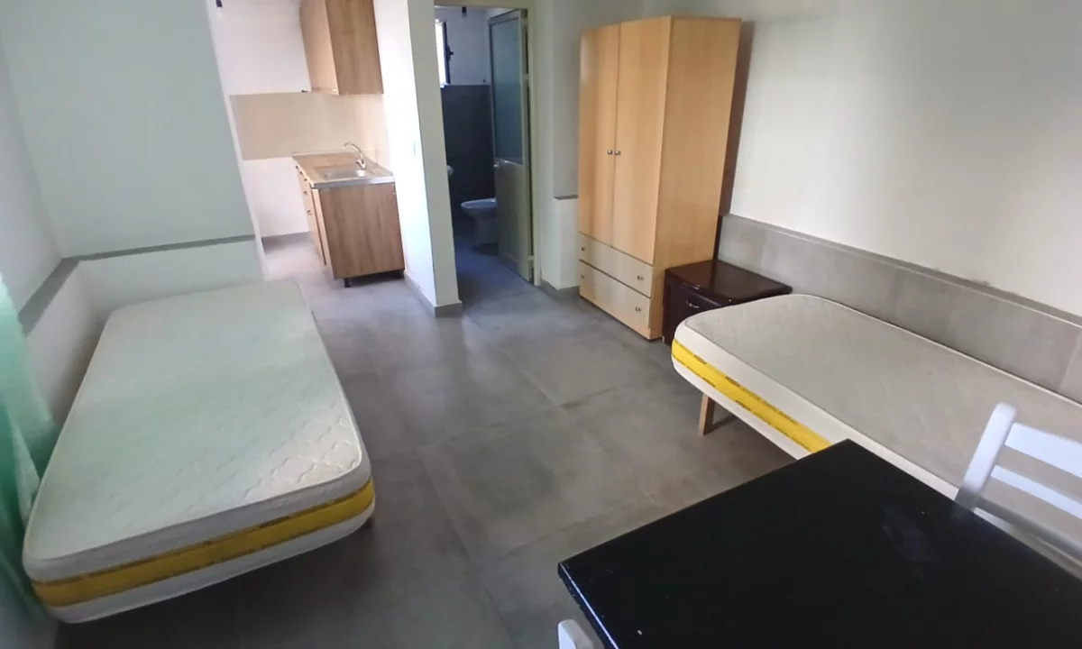 Shtepi me qera Apartament ne Tirane, Garsoniere, Mobilimi E mobiluar, Pagesa 20,000  Leke.
